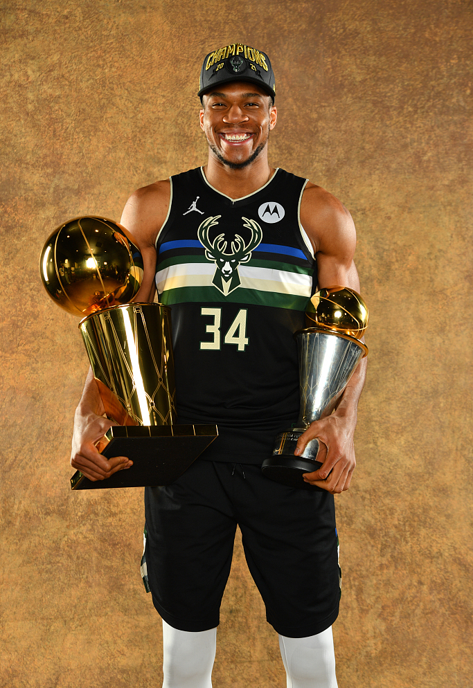 扬尼斯·阿德托昆博身高臂展_字母哥NBA天赋分析_扬尼斯·阿德托昆博