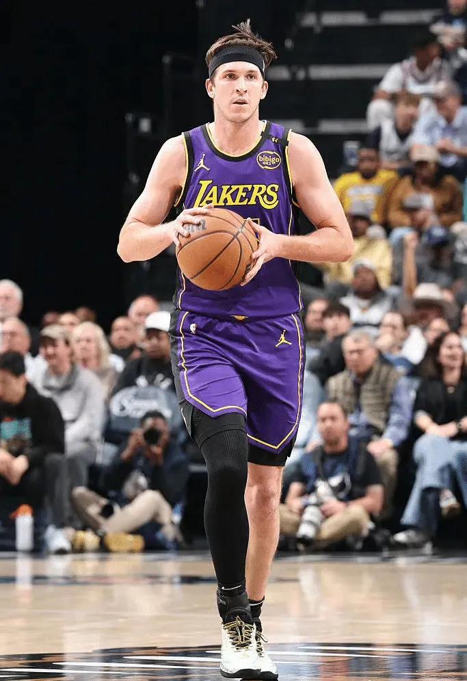奥斯汀·里夫斯_奥斯汀-里夫斯三分球_NBA里夫斯表现