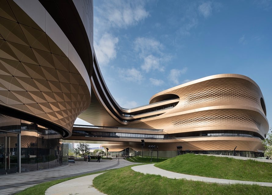 扎哈_扎哈·哈迪德建筑设计风格_布尔希·哈利法大厦建筑特点