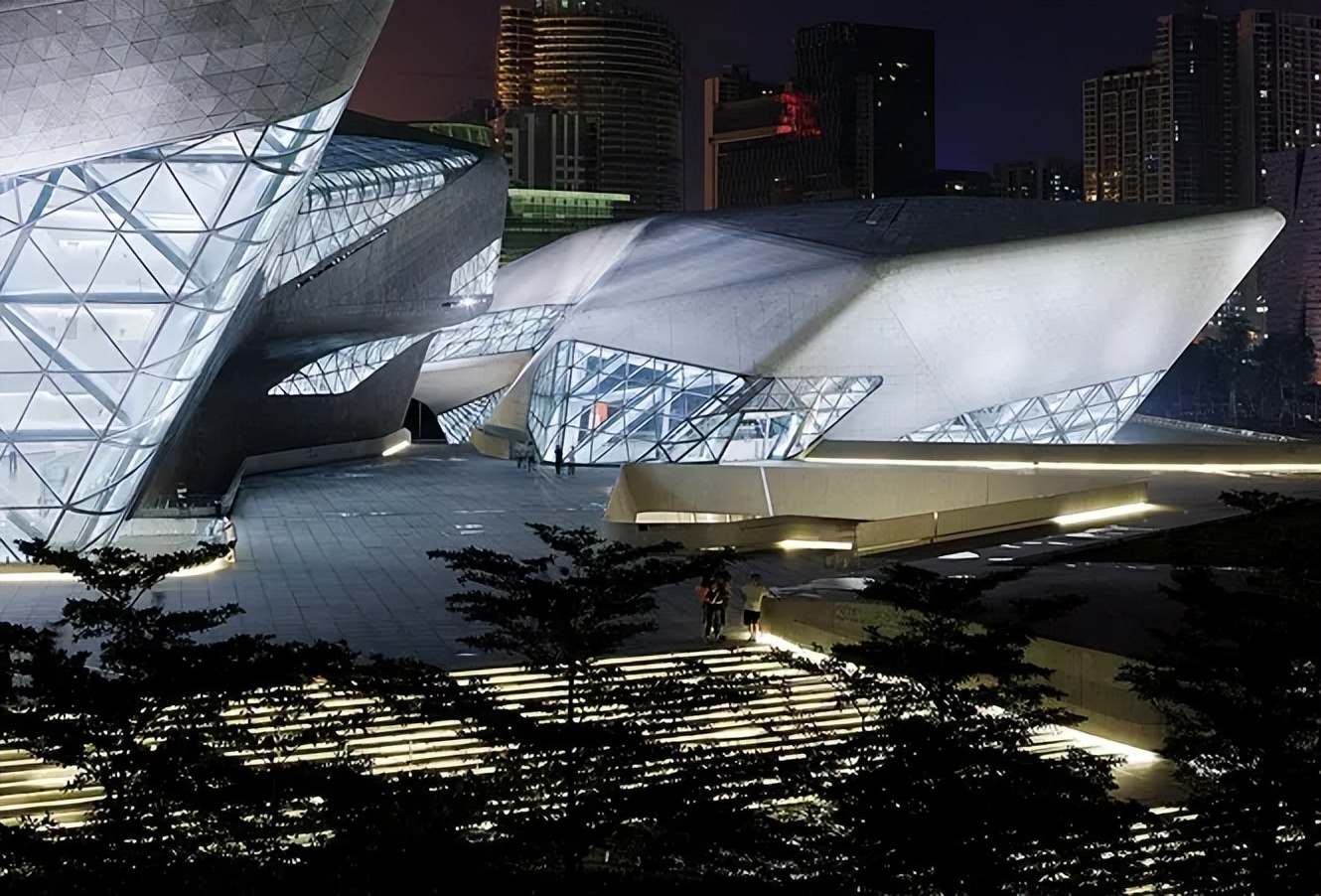 布尔希·哈利法大厦建筑特点_扎哈·哈迪德建筑设计风格_扎哈