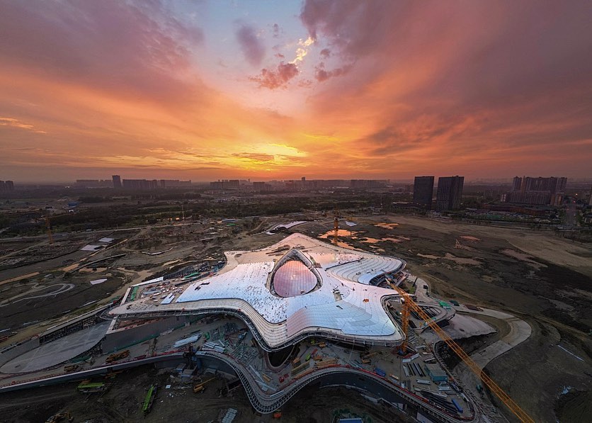 布尔希·哈利法大厦建筑特点_扎哈·哈迪德建筑设计风格_扎哈