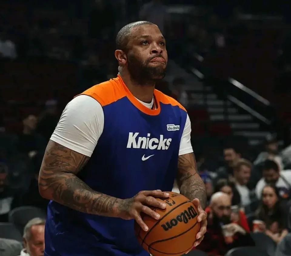 PJ·塔克_尼克斯队签下PJ·塔克_NBA老将续约争议