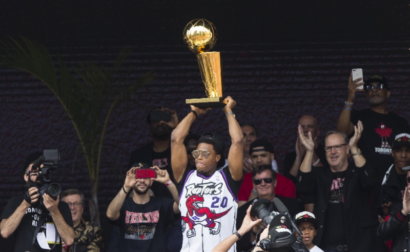 猛龙队夺冠庆典活动_多伦多猛龙队_多伦多猛龙队NBA总冠军游行