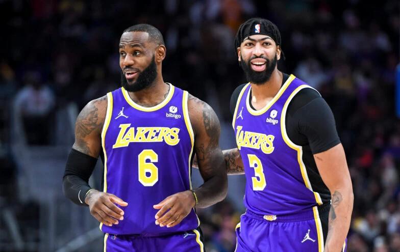 安东尼·戴维斯_安东尼·戴维斯 篮球传奇故事 _ 戴维斯NBA生涯起伏 