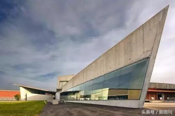 扎哈_扎哈·哈迪德建筑作品回顾展_扎哈·哈迪德建筑风格