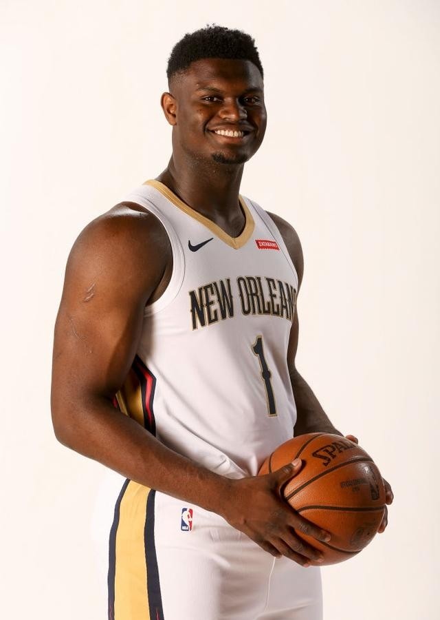 NBA球星锡安·威廉姆森减肥案例_锡安·威廉姆森瘦身变化_锡安·威廉姆森