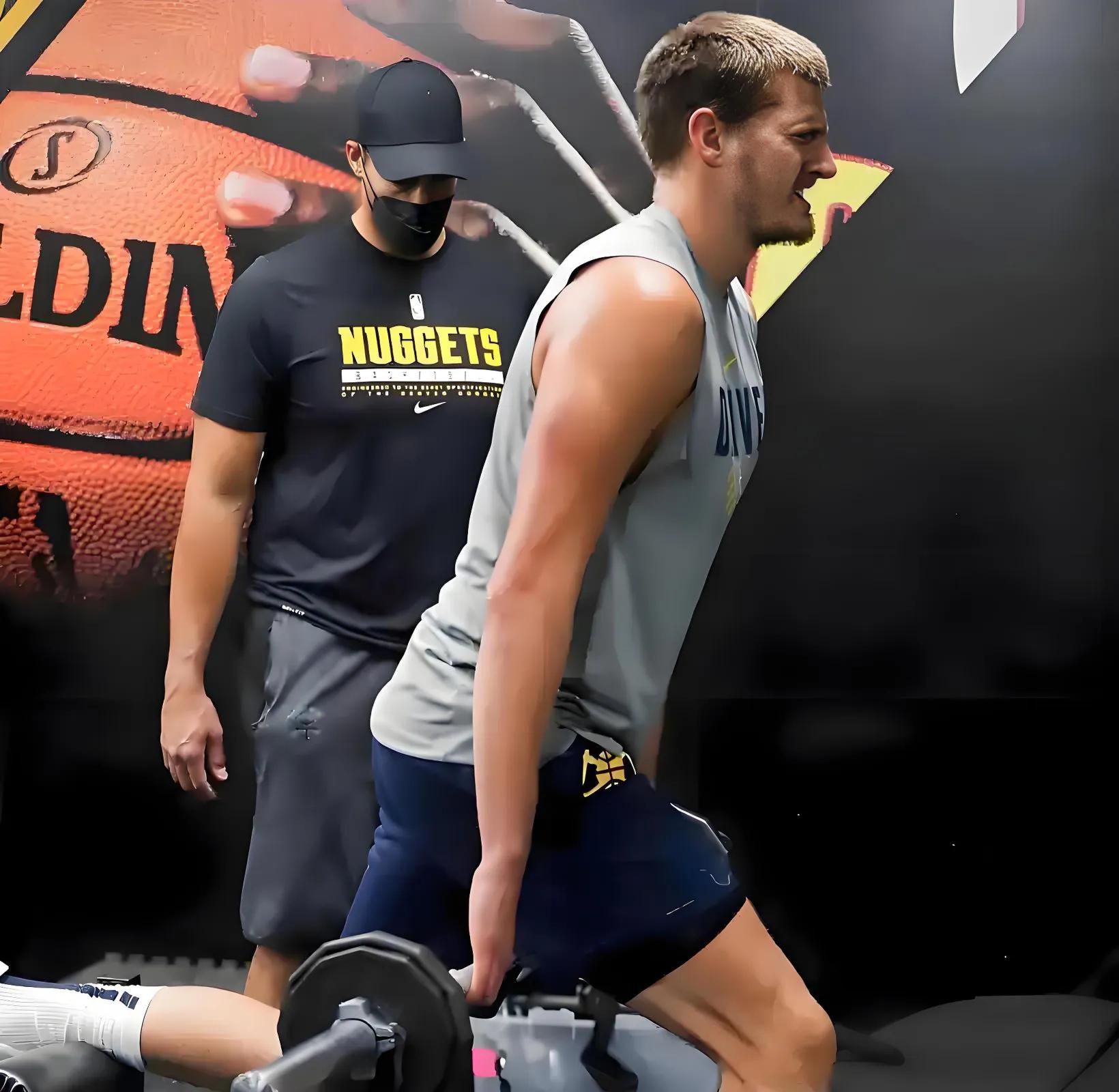 尼古拉·约基奇_ 约基奇NBA历史首个30+20+20三双_尼古拉·约基奇 61分10篮板10助攻
