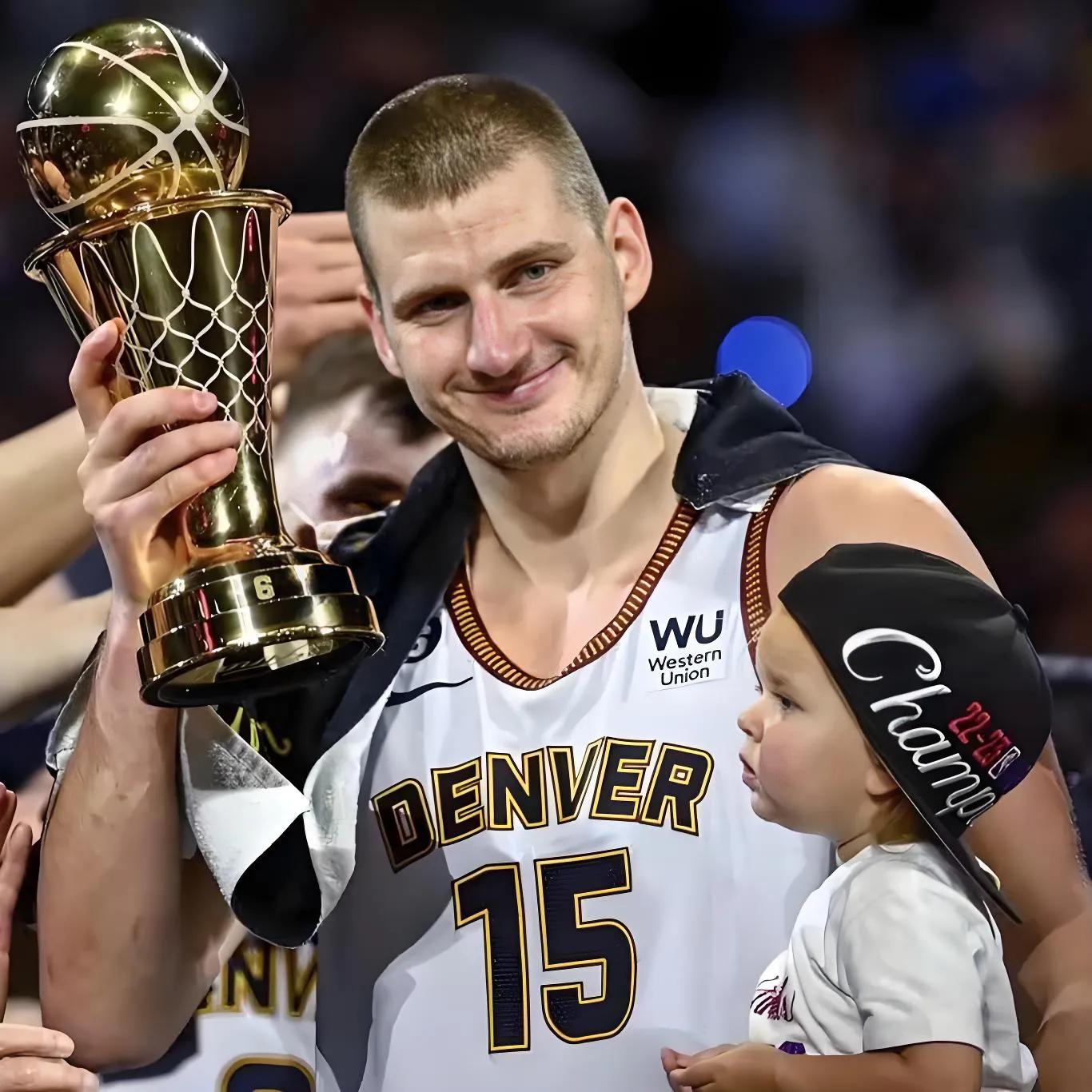 尼古拉·约基奇 61分10篮板10助攻_ 约基奇NBA历史首个30+20+20三双_尼古拉·约基奇