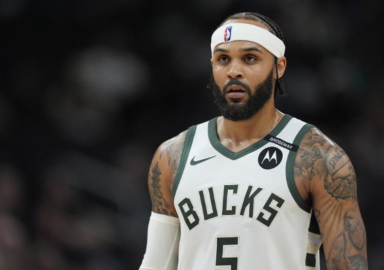 自由球员_布鲁斯布朗掘金续约分析_NBA自由市场大牌球星续约