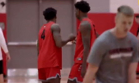 安东尼·爱德华兹母亲外婆影响_NBA状元爱德华兹成长经历_安东尼·爱德华兹