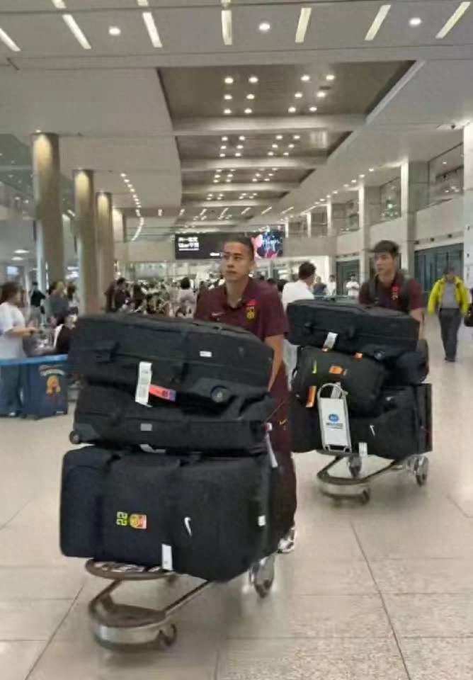 国足东亚杯败韩国_解散足协国足改革_足球