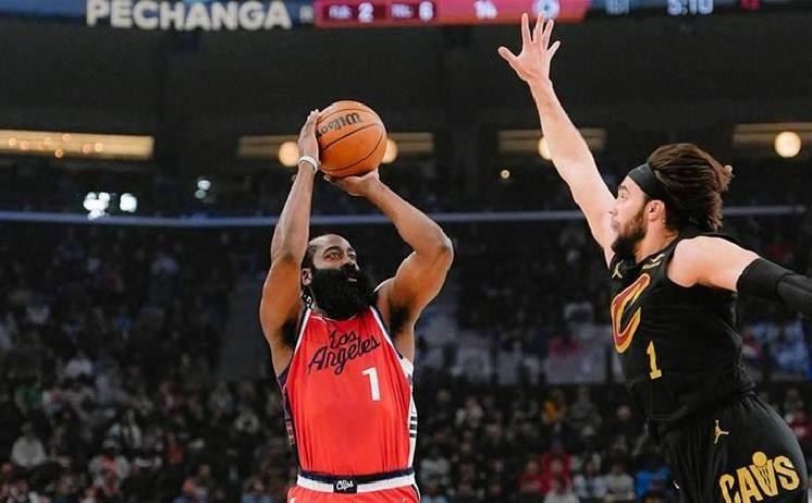 本·西蒙斯_ 哈登与西蒙斯NBA薪资对比 _本-西蒙斯自由球员合同分析 