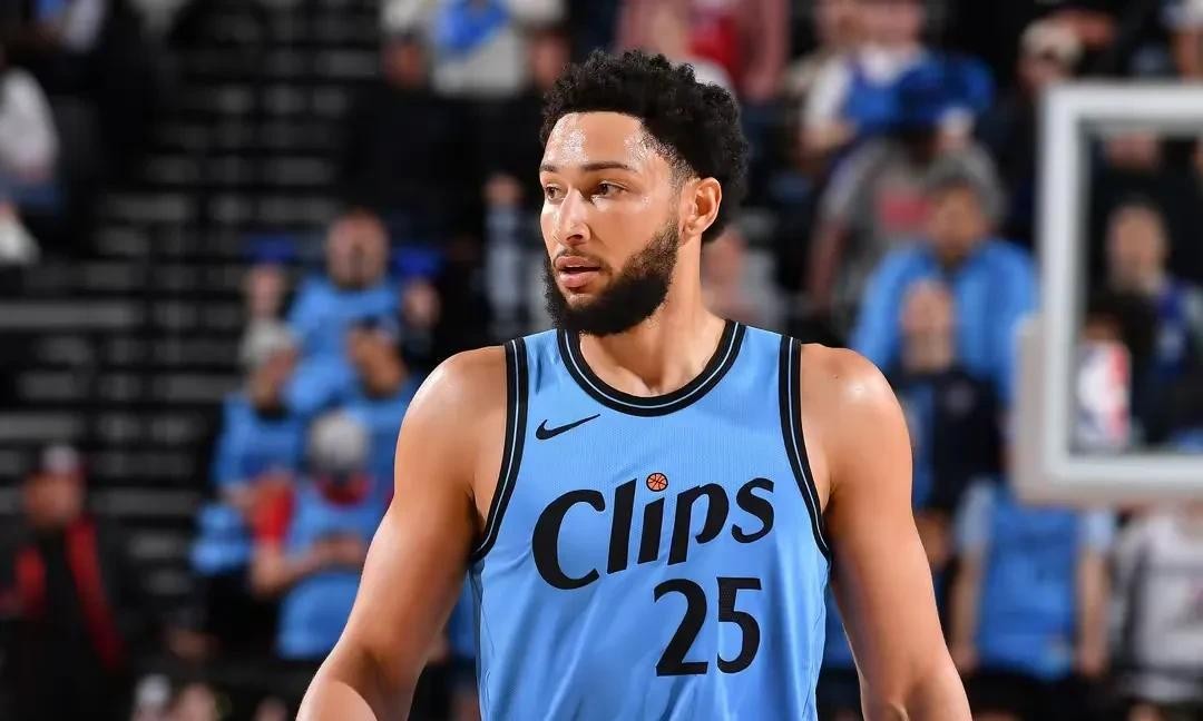 本·西蒙斯_ 哈登与西蒙斯NBA薪资对比 _本-西蒙斯自由球员合同分析 