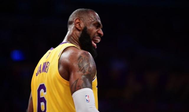 乔尔·恩比德_NBA得分王争夺战_乔尔恩比德得分王