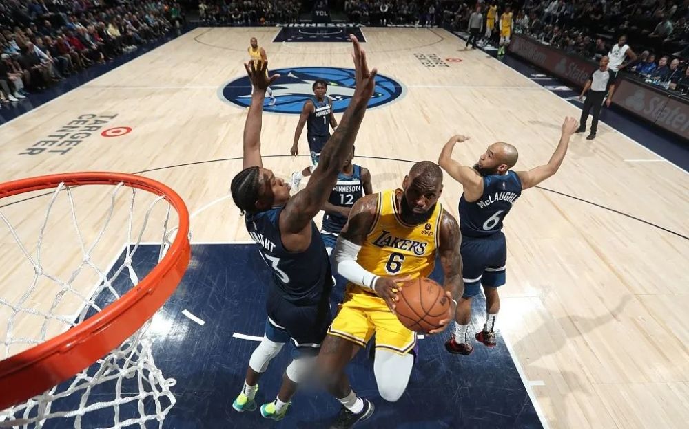 NBA得分王争夺战_乔尔·恩比德_乔尔恩比德得分王