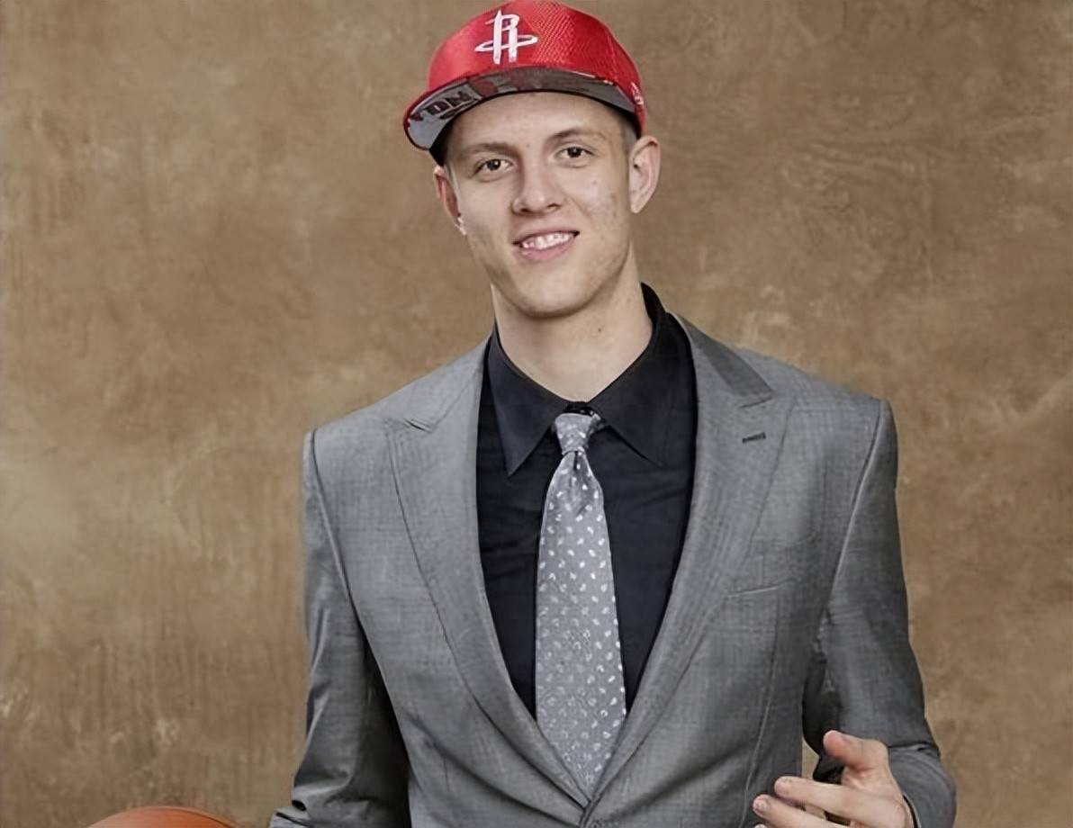 以赛亚·哈尔滕施泰因 NBA生涯_NBA中锋哈尔滕施泰因表现_以赛亚·哈尔滕施泰因