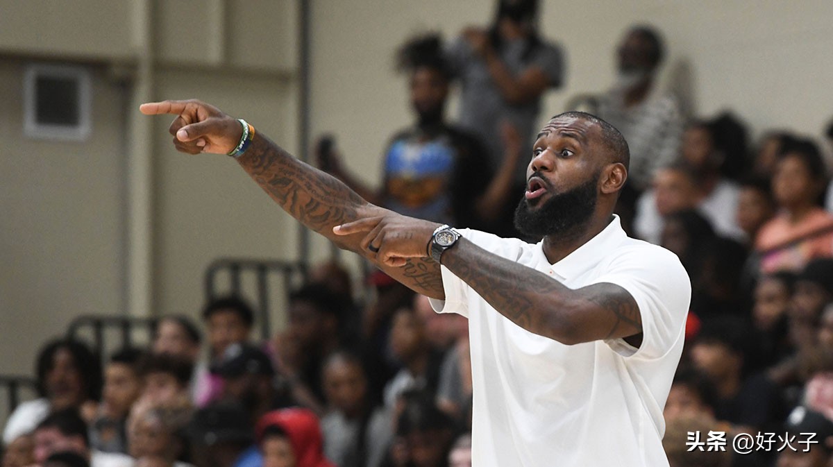 勒布朗·詹姆斯NBA三巨头时代转型_勒布朗·詹姆斯_NBA球队阵容深度变化