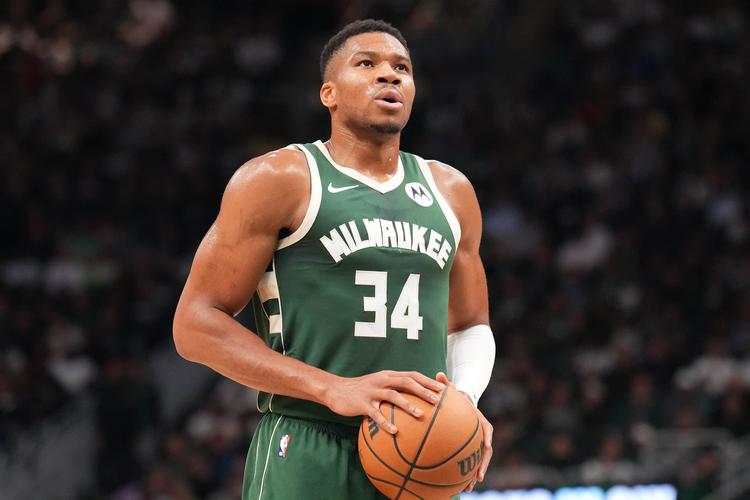 扬尼斯·阿德托昆博_扬尼斯·阿德托昆博NBA去留_阿德托昆博雄鹿队续约疑云
