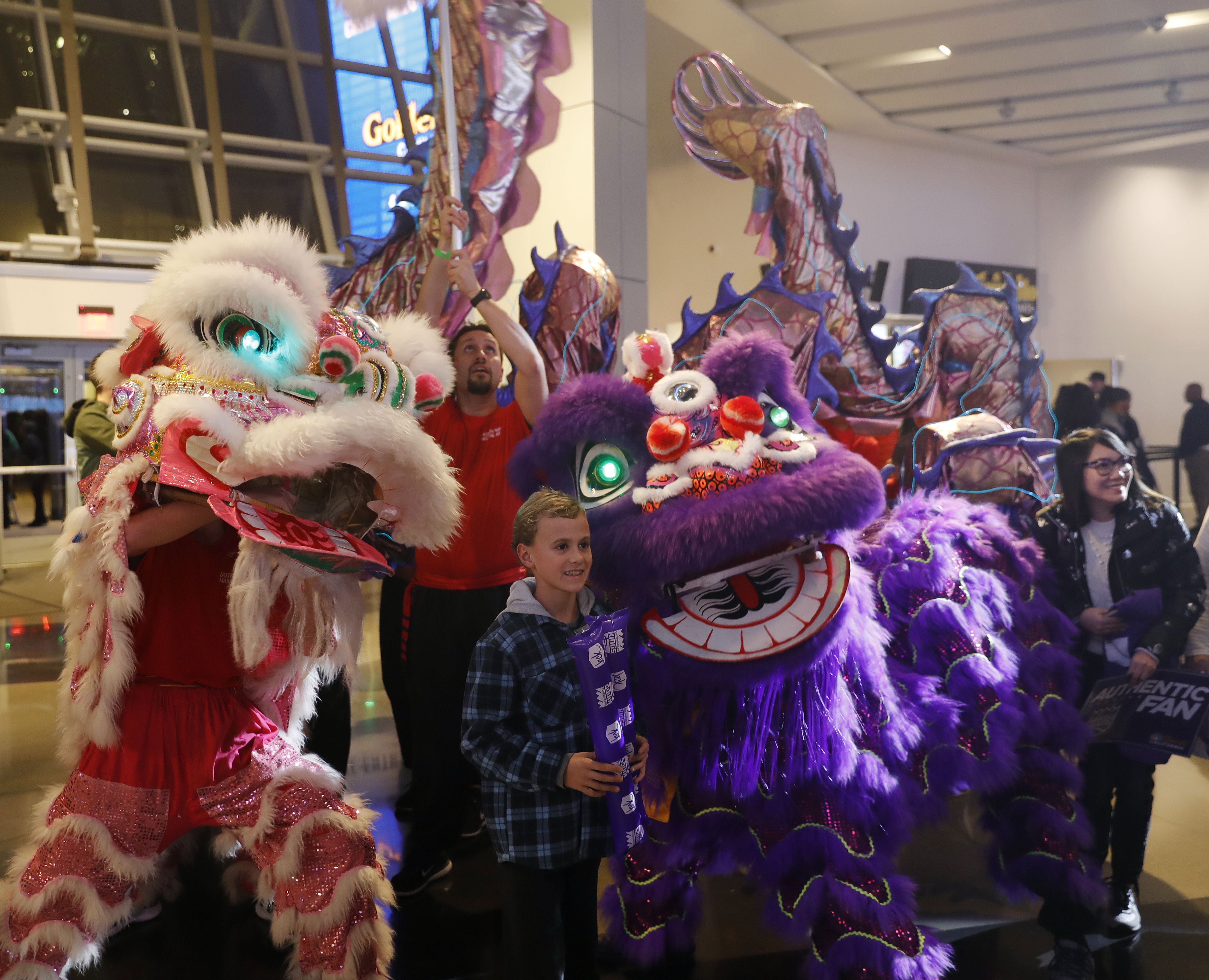 萨克拉门托国王队_萨克拉门托国王队中国新年庆祝活动_NBA常规赛舞龙舞狮表演
