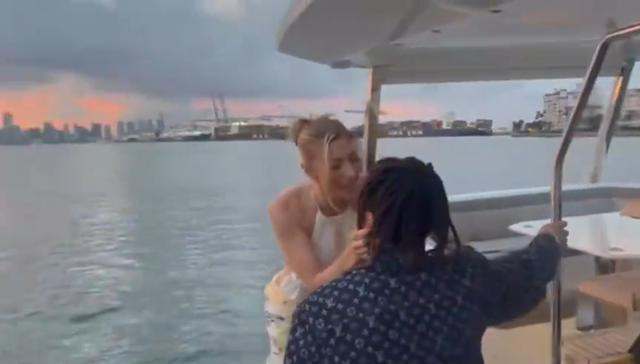 布兰登·克拉克_布兰登·克拉克求婚湖面_克拉克女友amber求婚现场