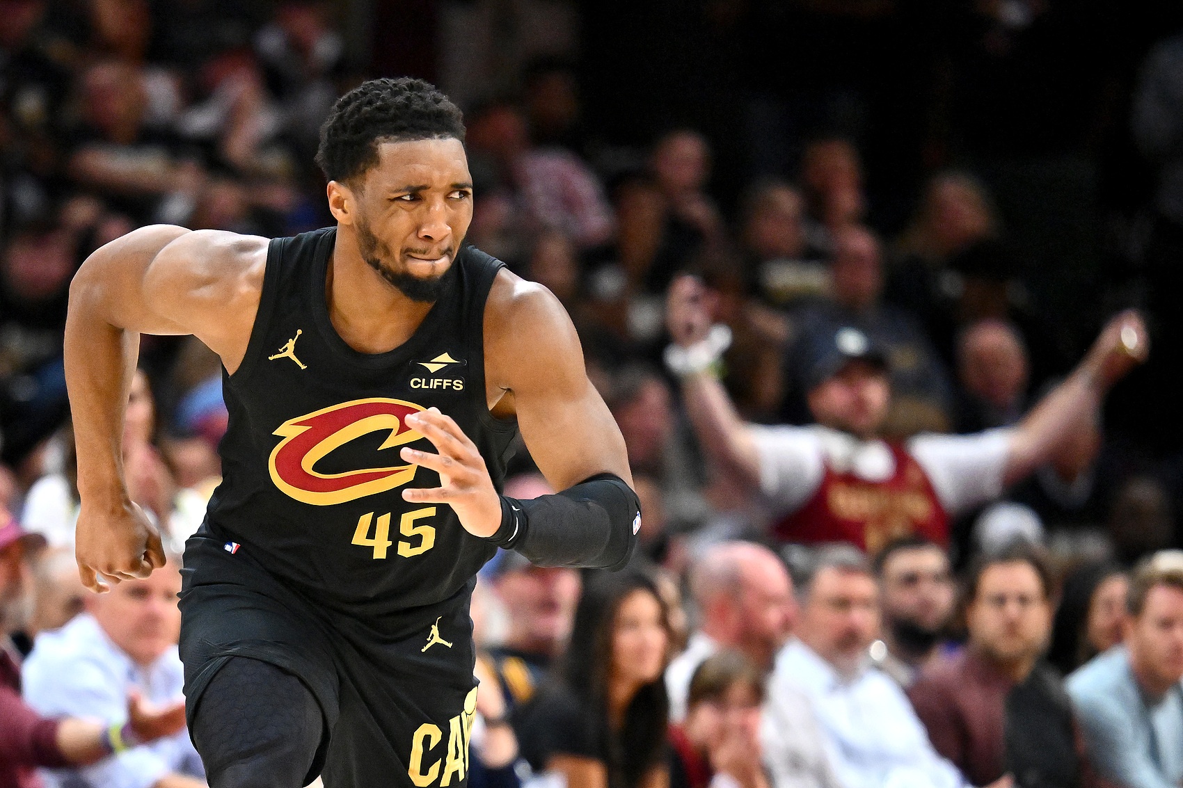 2027年NBA自由球员盘点_自由球员_约基奇合同情况