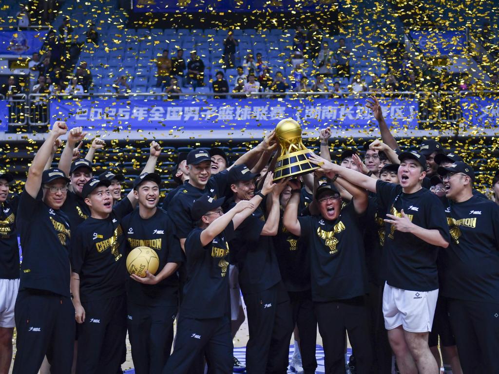 登贝莱_登贝莱 2025年金球奖 90后球员